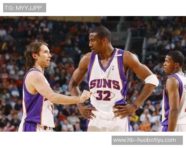 小斯重返赛场展现壮实身材太阳揭幕战再现昔日小霸王风采 小斯重返赛场展现壮实身材太阳揭幕战再现昔日小霸王风采