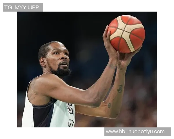 杜兰特半场表现稳定得分10分三分球未能命中展现全能能力